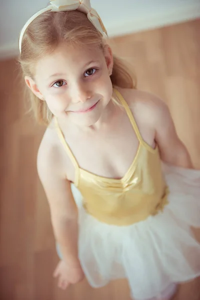 Mignonne Petite Blonde Fille Danse Dans Ballet Tutu — Photo