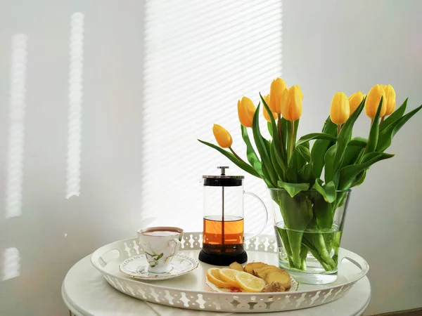 Plate Tea Lemon Ginger Bed Table Yellow Tulips Because Corona — Stock Photo, Image