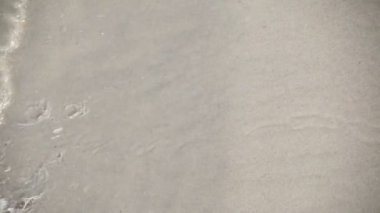 Kuzey Almanya 'da Baltık Denizi' nin kumlu kıyı şeridinde su kapanıyor.