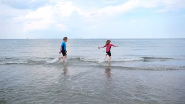 Slow Motion Video Two Happy Children Neoprene Swimsuits Running Beach — Stock Video