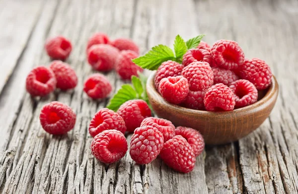 Raspberry on a wooden background — Stock Photo, Image