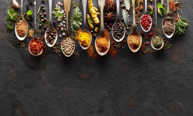 Baharat ve otlar grafit gemide