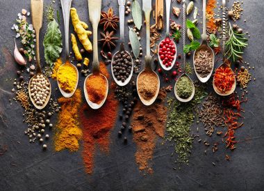 Kara tahta üzerinde baharat
