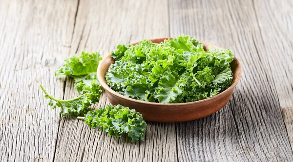 Kale Salade Houten Ondergrond — Stockfoto