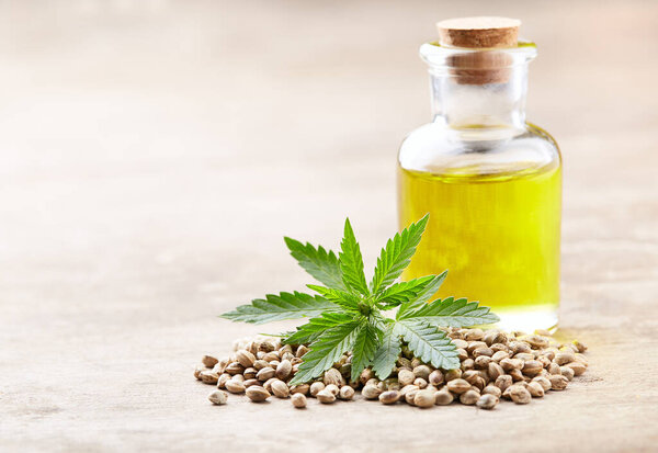 Конопляное масло с семенами и коноплей
 