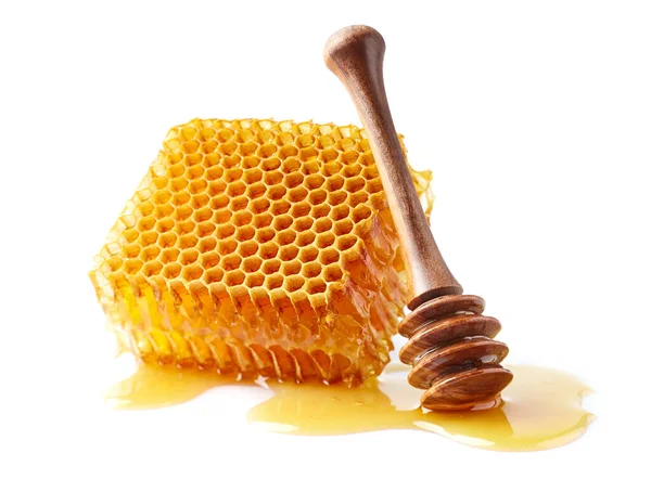 Honingraat Met Lepel Witte Achtergrond — Stockfoto