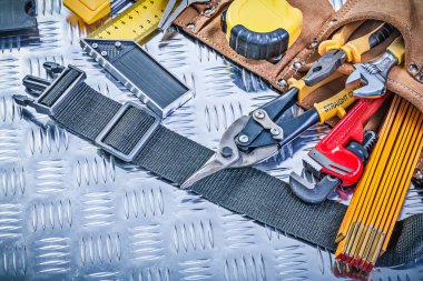 Deri alet kemeri inşaat araçları ile