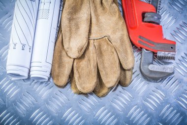 İngiliz anahtarı ve inşaat çizimleri