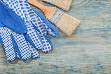 Boya fırçaları ve Emanet eldiven