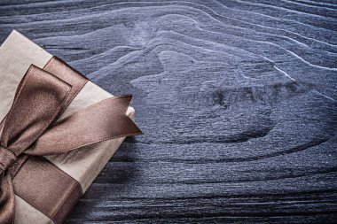 Saten kurdele ile mevcut kutusu