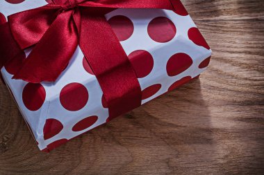 Kırmızı hediye kutusu 