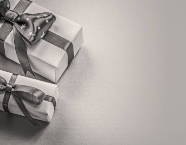 sarılmış hediye kutuları 