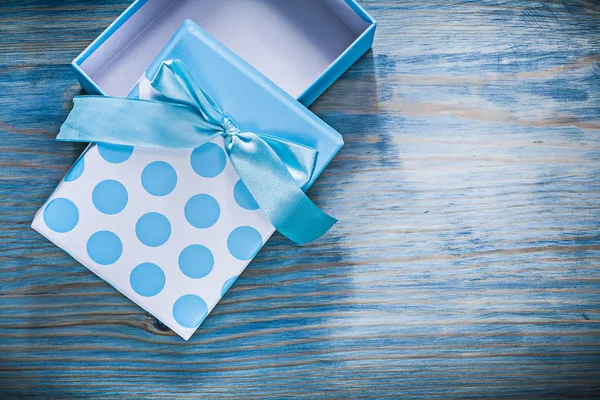 Blue present box with bow — Stock Photo, Image