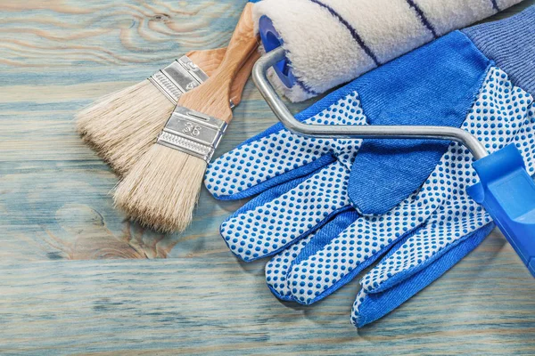 Paint roller, brushes and working gloves — Stock Photo, Image