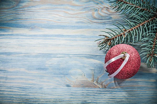 전나무 지점 및 크리스마스 공 — 스톡 사진