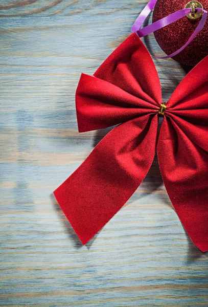 赤いクリスマスの弓 — ストック写真
