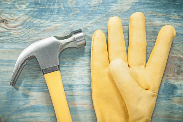 Yellow leather safety glove and hammer — Stock Photo, Image