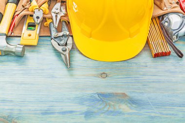 Deri alet kemeri ahşap tahta inşaat kavramı