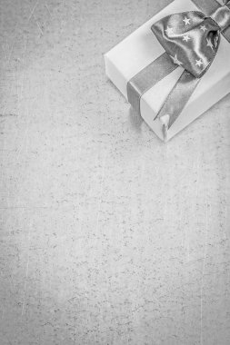 Metalik arka plan kutlama kutu-konteyner yay ile Paketli