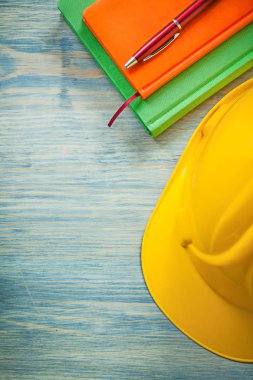 Bina kask ve not defterleri