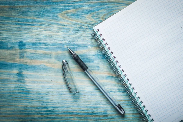 Karierter Kopierstift auf Holztafel Bildungskonzept — Stockfoto