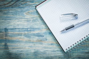 Ahşap tahta office kavramı boşaltmak kalem murabba