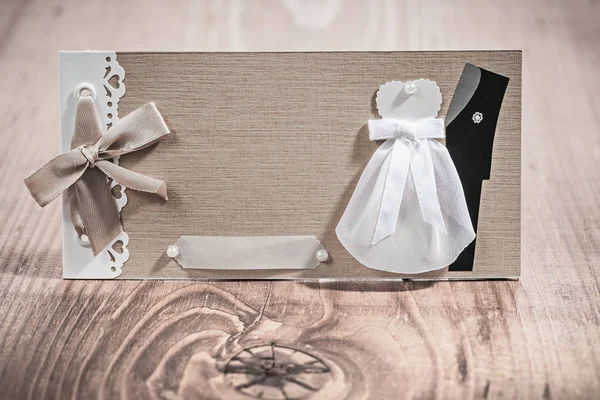 Convite de casamento cartão vintage em madeira — Fotografia de Stock