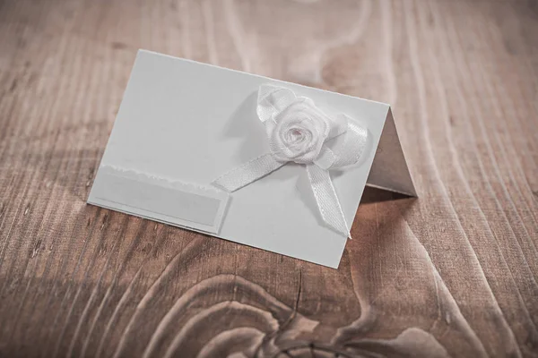 Cartão de convite branco com flores — Fotografia de Stock