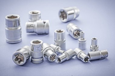 Otomobil torx ve mavi arka plan üzerinde hexkeys