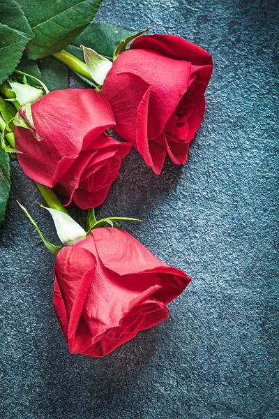 Bunch of expanded red roses on black background holidays concept — Stock Photo, Image