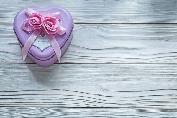 Kalp şeklinde mevcut kutu ahşap tahta kutlamalar kavramı — Stok fotoğraf