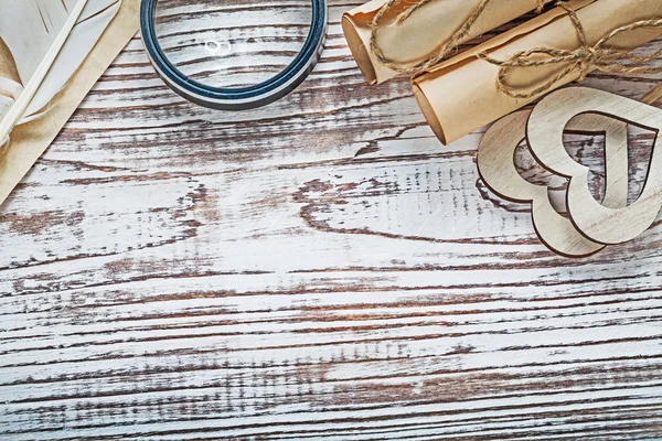 Набір старовинних листових паперових рулонів перо дерев'яних сердець magnifyin — стокове фото