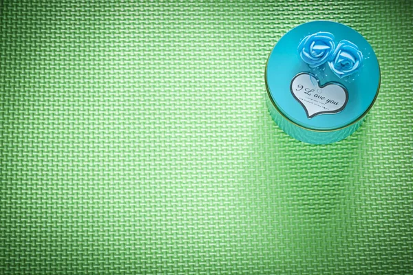 金属青い丸い緑の背景コピー スペース セレのプレゼント ボックス — ストック写真