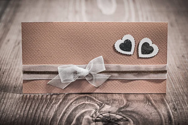 Wedding invitation card on wintage board — Stock Photo, Image