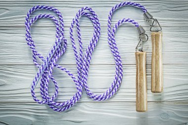 Ahşap tahta üstten görünüm fitness kavramı üzerinde ip atlama