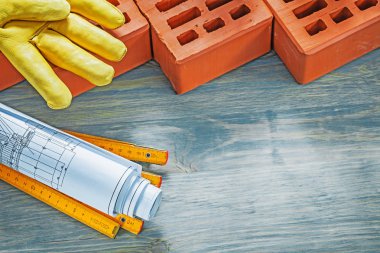 Ahşap mete kırmızı tuğla deri eldiven inşaat çalışma planları