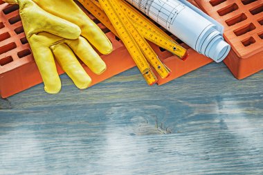 Kırmızı tuğla deri çalışma inşaat çizimleri ahşap m eldiven