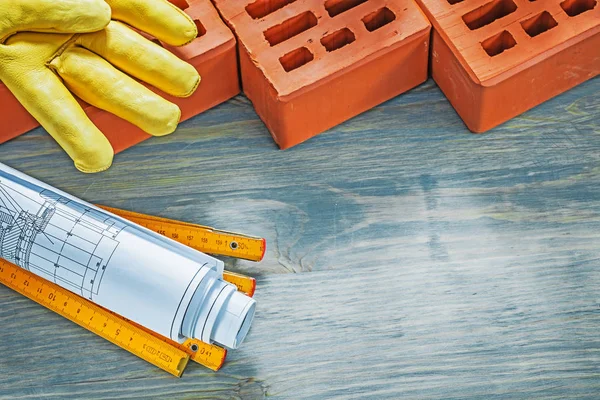 Ahşap mete kırmızı tuğla deri eldiven inşaat çalışma planları