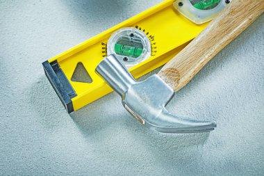 Pençe çekiç inşaat düzey c bina beton zemin üzerine