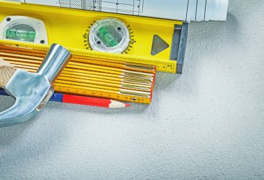 Pençe çekiç inşaat ahşap ölçer planları kalem üzerinde