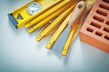 Kırmızı tuğla Emanet eldiven bana bıçak inşaat seviyesi ahşap macun