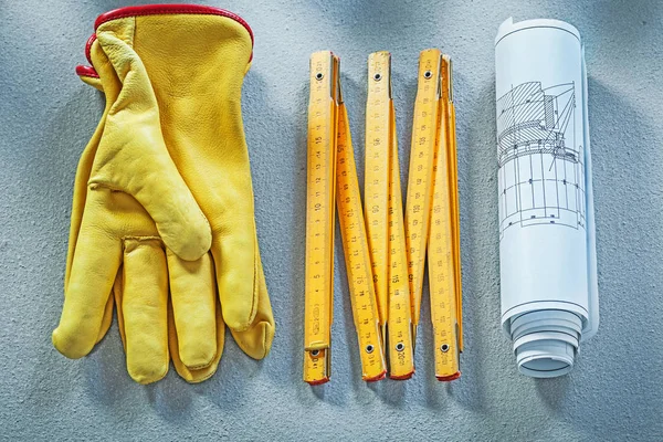 Koruyucu eldiven inşaat planları ahşap ölçerde beton ba