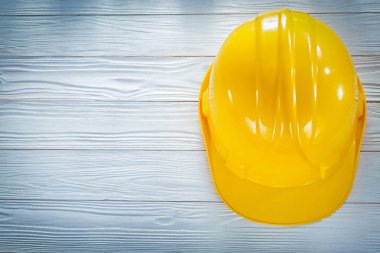 Beyaz tahta yukarıdan inşaat kask