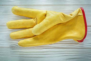 Deri Emanet eldiven ahşap tahta üzerinde
