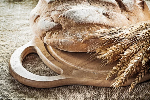 Çavdar kulakları vintage kendir zemin üzerine kurulu ekmek oyma
