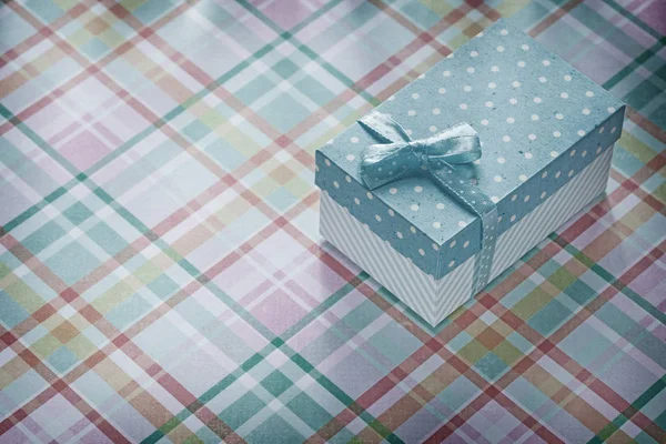 对织物检查庆祝活动概念的礼物盒 — 图库照片
