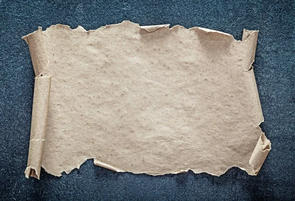 Vintage boş kağıt üzerinde siyah arka plan — Stok fotoğraf