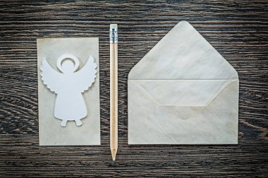 Vintage zarf kağıt levha melek kalem kara tahta üzerinde