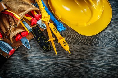 Bina kask deri inşaat kemer üzerinde ahşap tahta Elekt