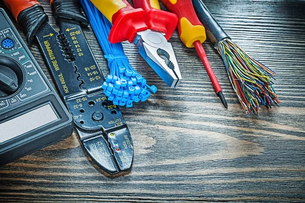 Elektrischer Tester Schraubenzieher Kabel bindet Bolzenschneider Zange — Stockfoto